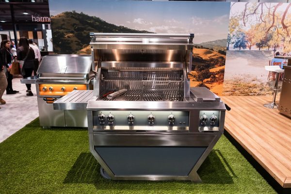 42″ Hestan Outdoor Deluxe Grill with Double Side Burner (1 SEAR BURNER AND 3 TRELLIS BURNERS)