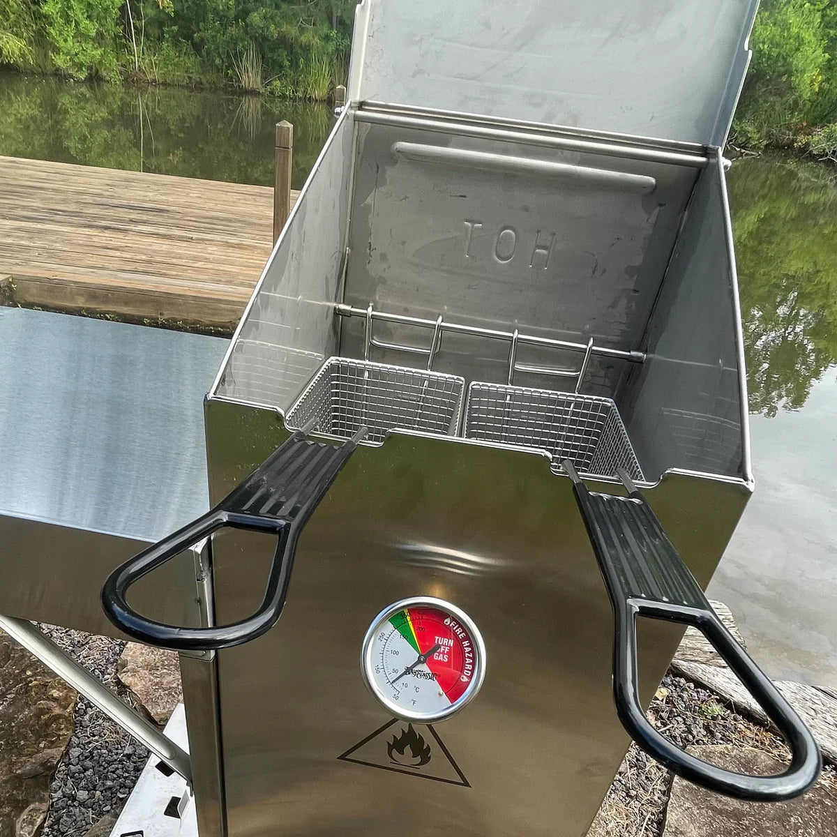 Bayou Classics Premium 4-Gal Stainless Bayou Fryer with Cart