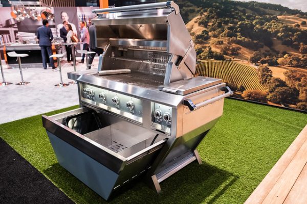 42″ Hestan Outdoor Deluxe Grill with Double Side Burner (1 SEAR BURNER AND 3 TRELLIS BURNERS)