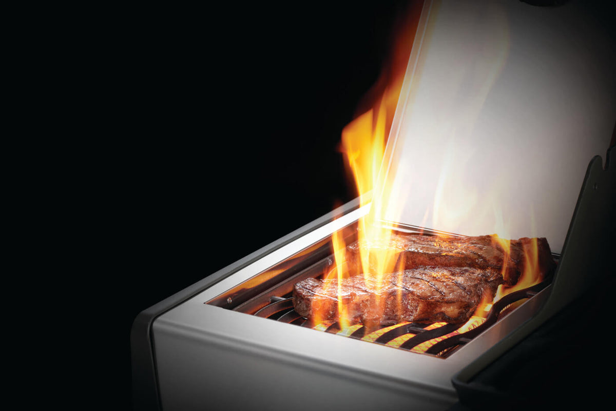 Napoleon Rogue® XT 425 SIB with Infrared Side Burner (Stainless Steel)